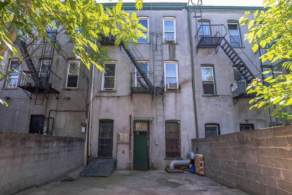 679 Knickerbocker Ave, Brooklyn, NY 11221